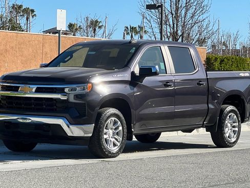 Used 2022 Chevrolet Silverado 1500 LT AWD/4WD image 8