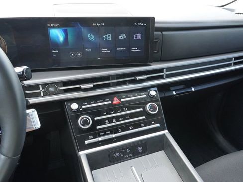 Used 2025 Hyundai Santa Fe SE FWD image 17