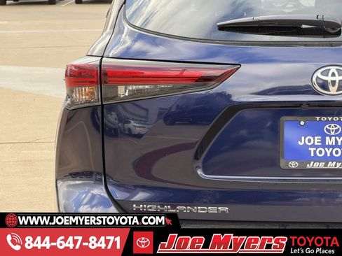 Used 2025 Toyota Highlander LE image 10