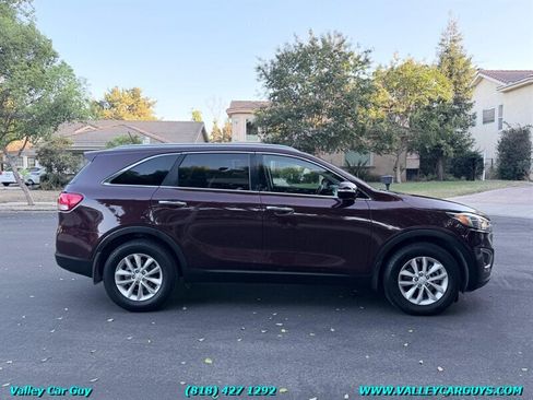 Used 2017 Kia Sorento FWD image 4
