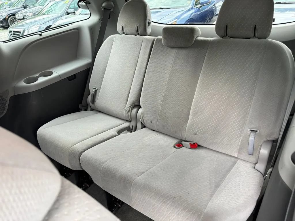 Used 2017 Toyota Sienna LE FWD image 14
