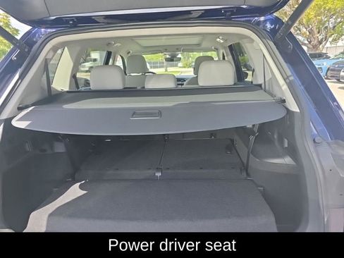 Used 2024 Volkswagen Tiguan SE w/ Panoramic Sunroof Package image 11
