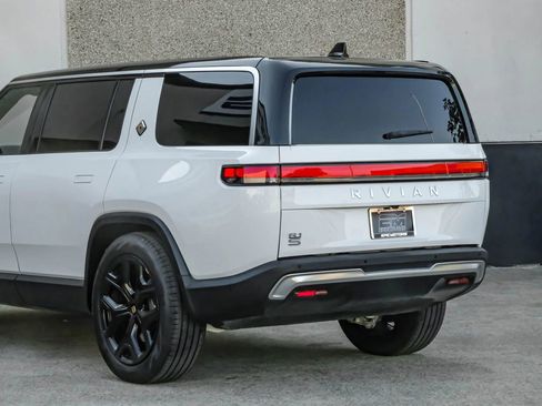 Used 2024 Rivian R1S Adventure AWD/4WD image 18