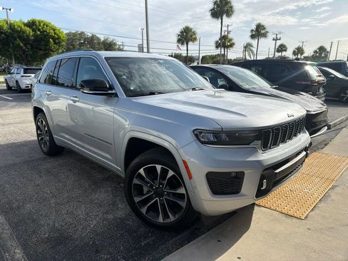 Used 2022 Jeep Grand Cherokee Overland AWD/4WD image 21