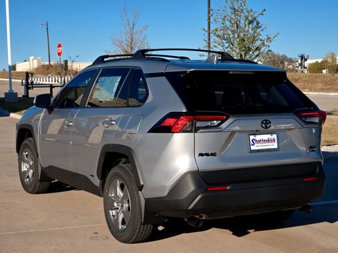 New 2025 Toyota RAV4 XLE image 4