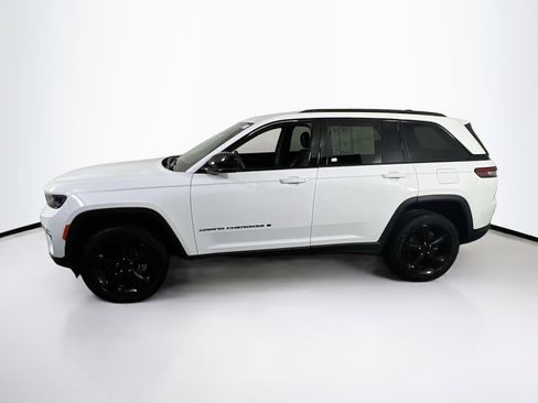 Used 2023 Jeep Grand Cherokee Altitude image 8