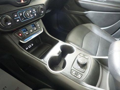 Used 2018 GMC Terrain SLT image 17