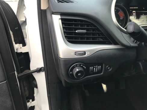 Used 2016 Jeep Cherokee Trailhawk w/ Comfort/Convenience Group image 13