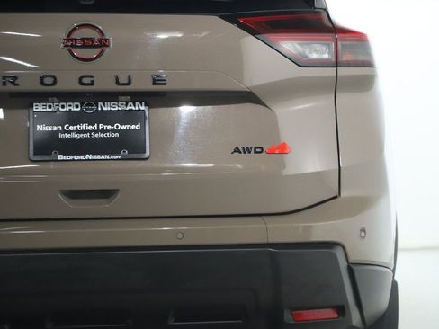 Certified 2025 Nissan Rogue SV image 43