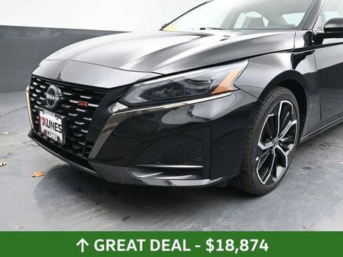 Used 2024 Nissan Altima 2.5 SR FWD image 17
