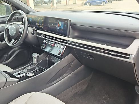 Used 2025 Hyundai Santa Cruz Limited AWD/4WD image 32