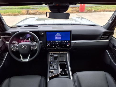 Used 2025 Lexus GX 550 w/ Accessory Package (2T) AWD/4WD image 11