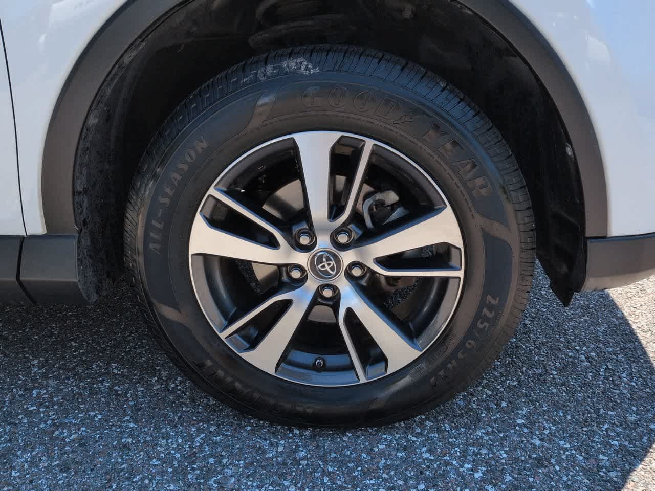 Used 2018 Toyota RAV4 XLE FWD image 11