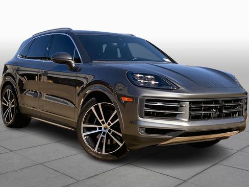 Used 2024 Porsche Cayenne S image 2