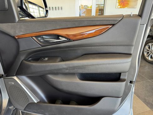 Used 2020 Cadillac Escalade Luxury w/ Escalade Sport Edition image 16