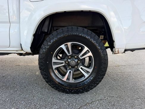 Used 2019 Toyota Tacoma TRD Sport w/ Technology Package AWD/4WD image 34