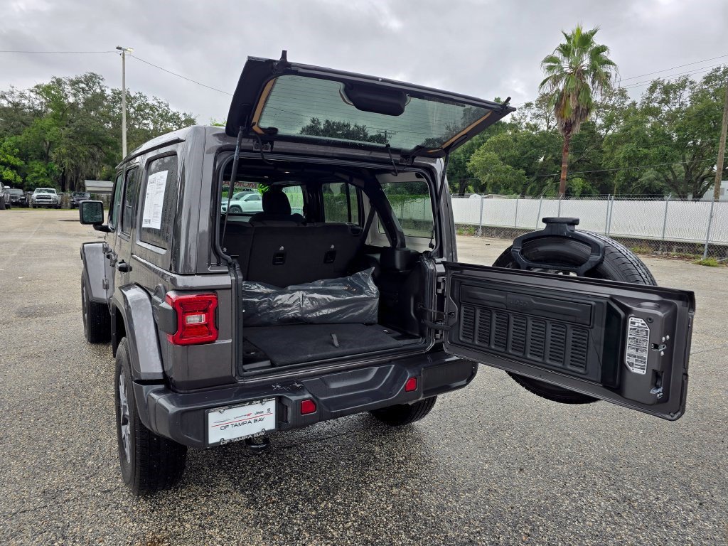 Used 2026 Jeep Wrangler Unlimited Sahara AWD/4WD image 38