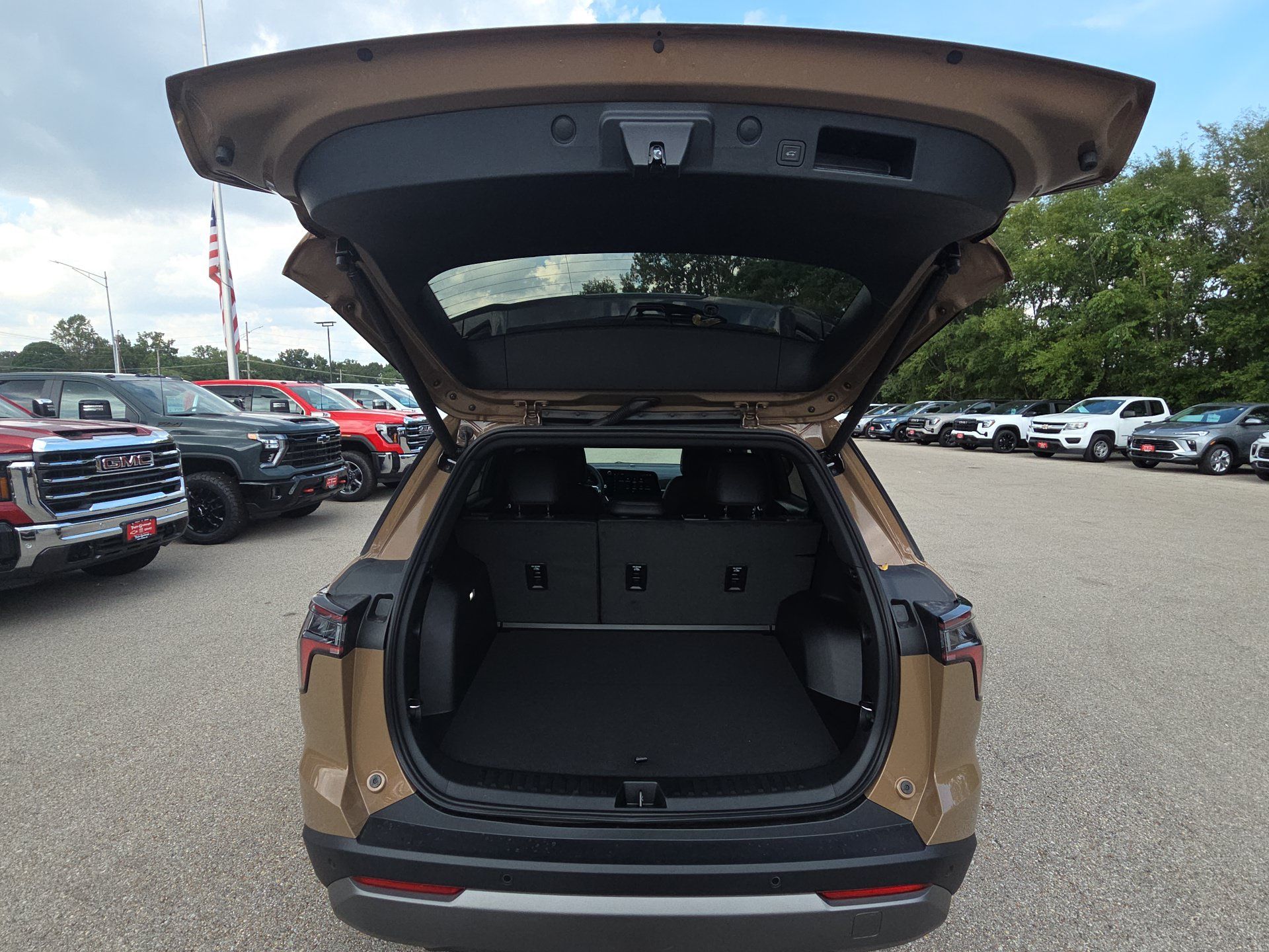 New 2027 Chevrolet Equinox LT w/ Convenience Package II FWD image 31