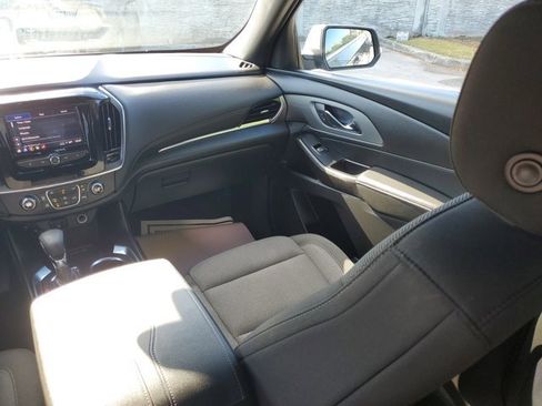Used 2023 Chevrolet Traverse LT image 24