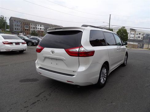 Used 2016 Toyota Sienna XLE image 6