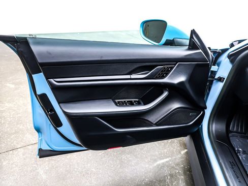 Used 2024 Porsche Taycan image 19