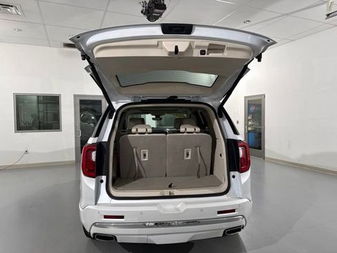 Used 2023 GMC Acadia Denali w/ Denali Ultimate Package FWD image 10