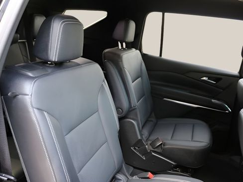 Used 2026 Chevrolet Traverse LT w/ Driver Confidence Package FWD image 18