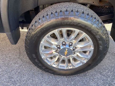 Used 2022 Chevrolet Silverado 2500 High Country image 33