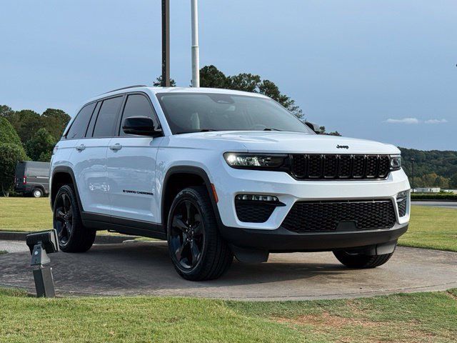 Used 2023 Jeep Grand Cherokee Limited w/ Black Appearance Package RWD image 1