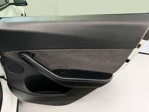 Used 2022 Tesla Model Y Long Range image 33