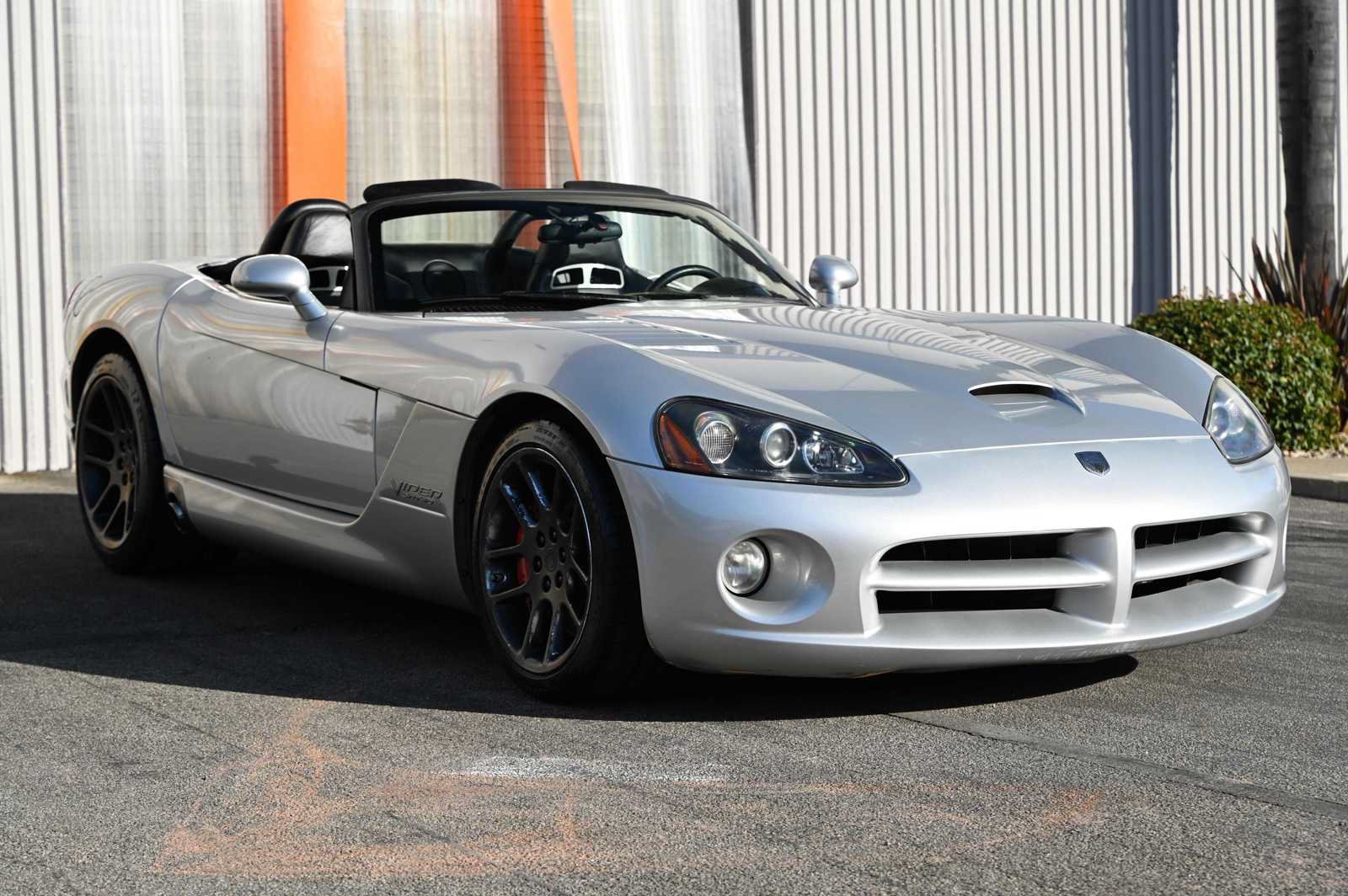 Used 2004 Dodge Viper SRT-10 RWD image 3
