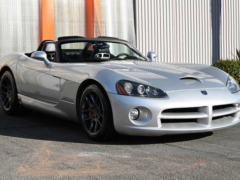 Used 2004 Dodge Viper SRT-10 RWD image 3