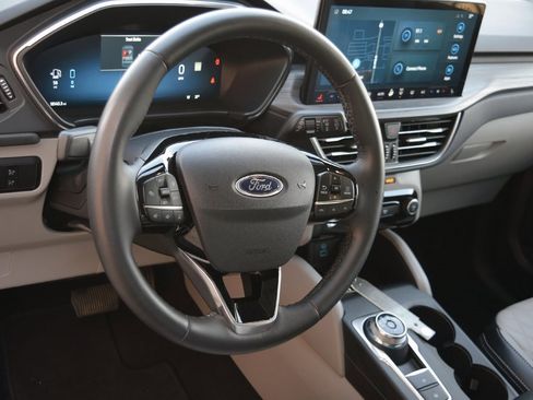 Used 2023 Ford Escape SE w/ PHEV Premium Package image 12