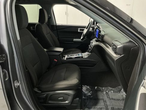 Used 2023 Ford Explorer XLT AWD/4WD image 26