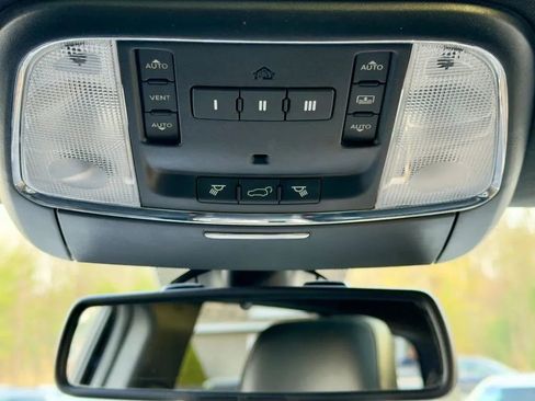 Used 2015 Jeep Grand Cherokee Limited w/ Luxury Group II image 26