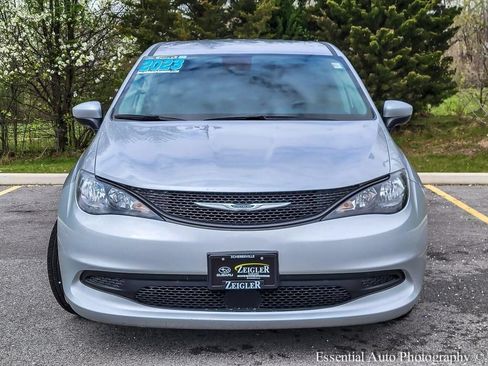 Used 2023 Chrysler Voyager LX FWD image 4
