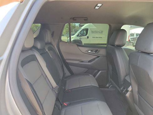 Used 2025 Chevrolet Equinox LT w/ Convenience Package II FWD image 17