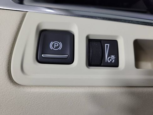Used 2020 Cadillac XT5 Premium Luxury FWD image 33