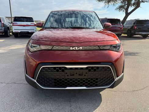 Used 2023 Kia Soul LX w/ LX Technology Package FWD image 2