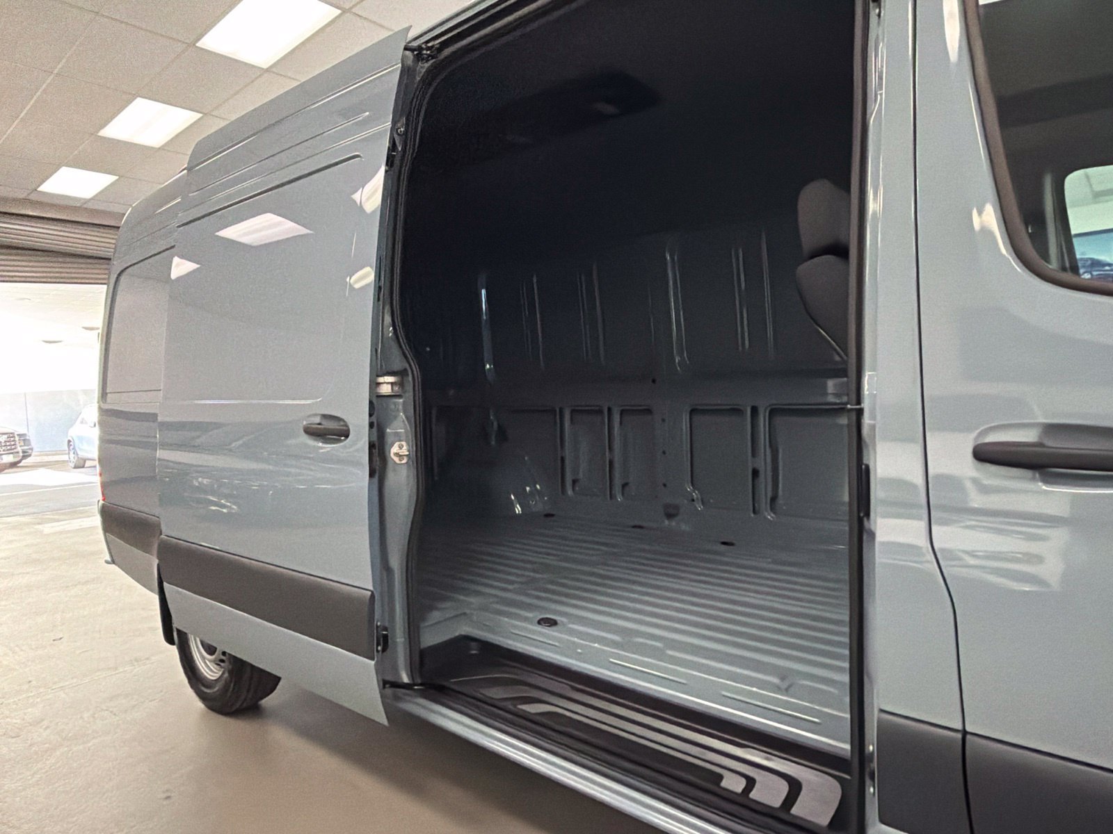 Used 2024 Mercedes-Benz Sprinter 2500 image 11