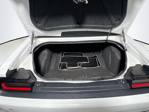 Used 2019 Dodge Challenger SXT image 34