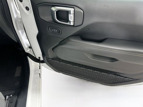 Used 2025 Jeep Wrangler Unlimited Sahara AWD/4WD image 29