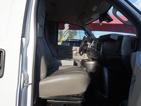 Used 2020 Chevrolet Express 3500 Extended w/ Driver Convenience Package RWD image 18