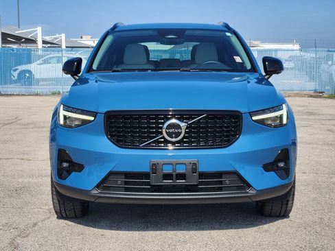 Used 2023 Volvo XC40 B5 Ultimate w/ Protection Package Premier AWD/4WD image 2