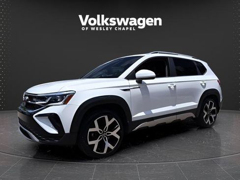 Certified 2022 Volkswagen Taos SEL AWD/4WD image 4