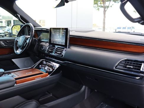 Used 2019 Lincoln Navigator L Reserve image 13