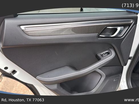 Used 2015 Porsche Macan Turbo AWD/4WD image 29
