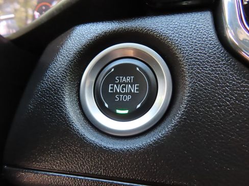 Used 2024 Chevrolet Colorado Trail Boss w/ Technology Package AWD/4WD image 9