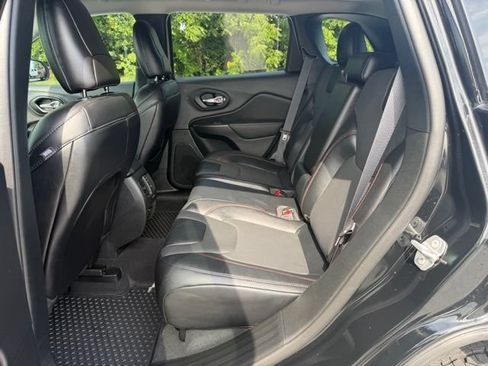 Used 2023 Jeep Cherokee Trailhawk w/ Sun & Sound Group AWD/4WD image 19