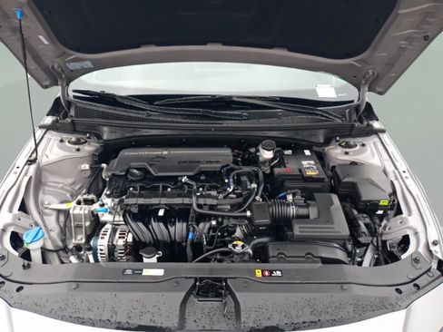 Certified 2025 Hyundai Elantra Sport image 26